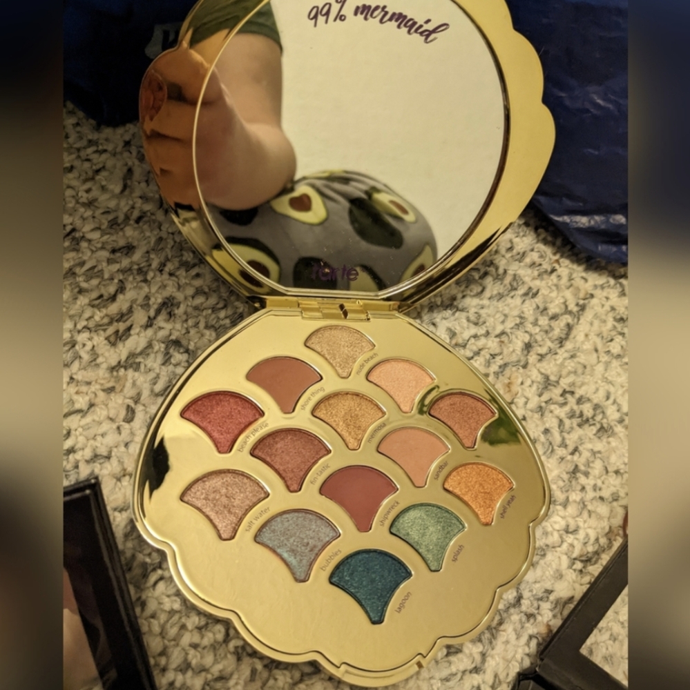 PRIDE MONTH DISCOUNT! 🌈 VTF RARE (discontinued) Tarte mermaid palette